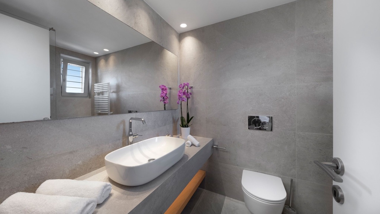 Photo of Bathroom in Plintri