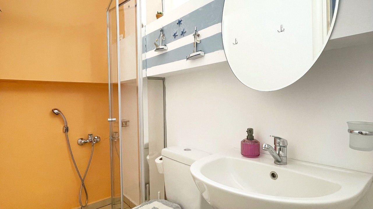 Photo of Bathroom in Paleopolis