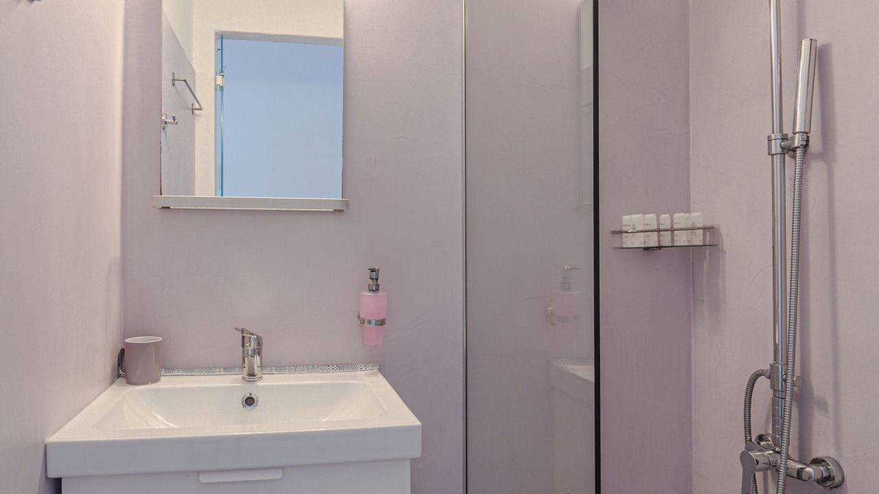 Photo of Bathroom in Paleopolis