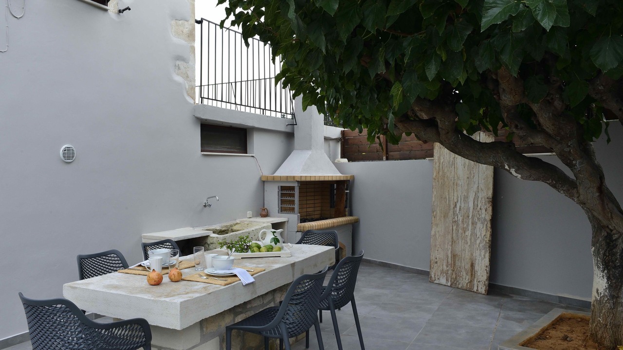 Photo of Outdoor in Tzitzifes