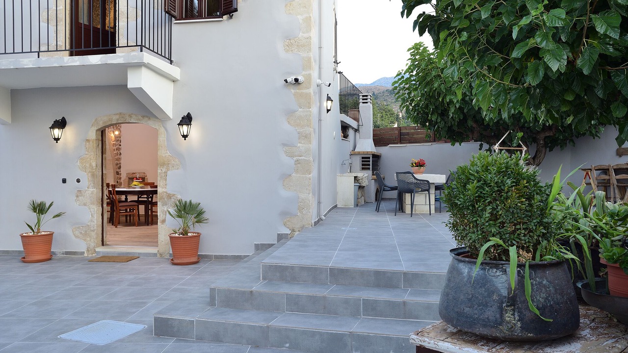 Photo of Outdoor in Tzitzifes