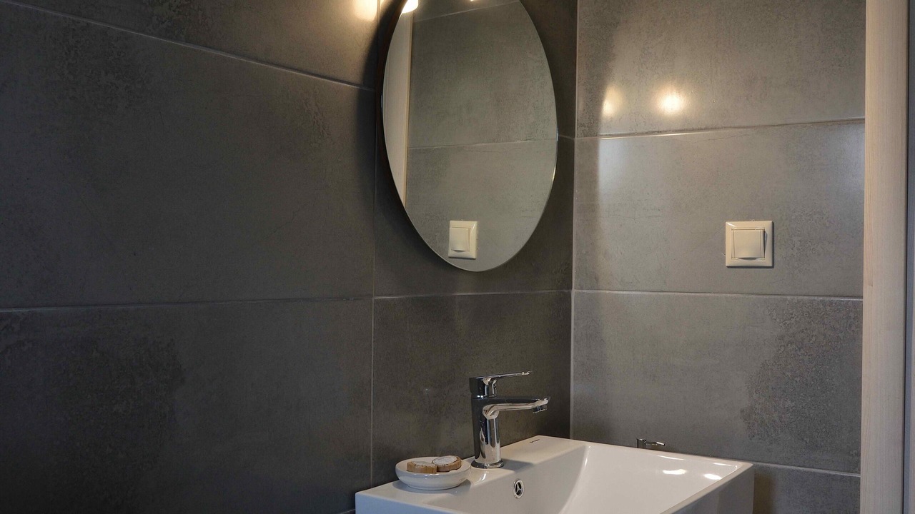 Photo of Bathroom in Tzitzifes