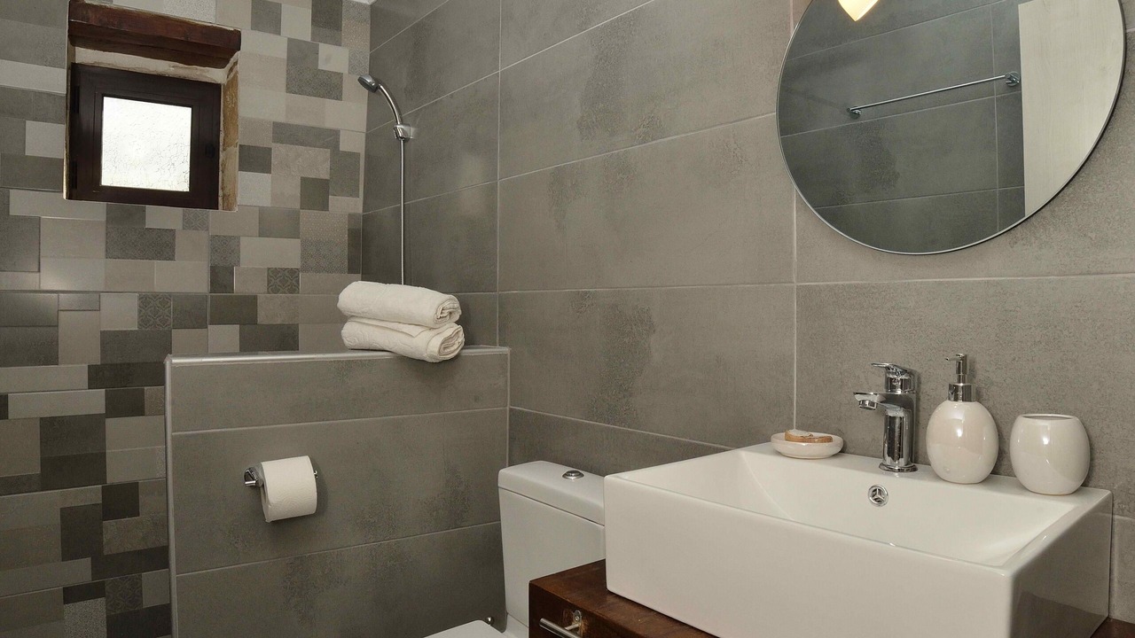 Photo of Bathroom in Tzitzifes