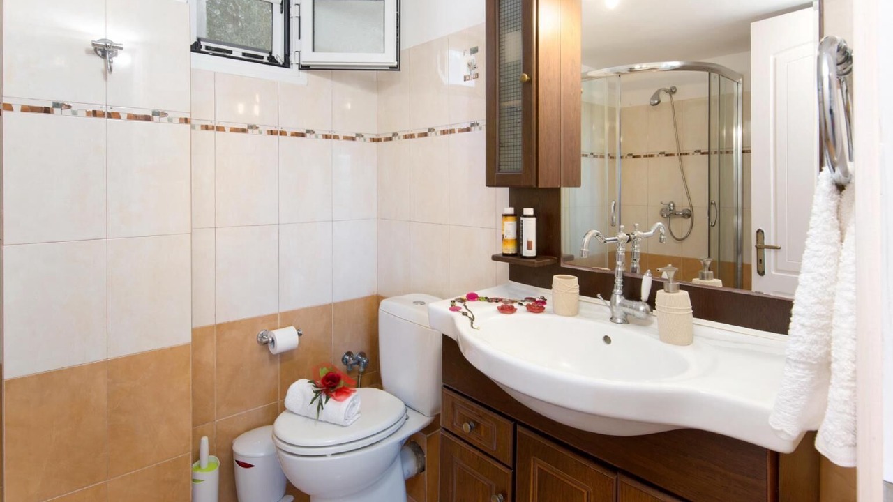 Photo of Bathroom in Lakka