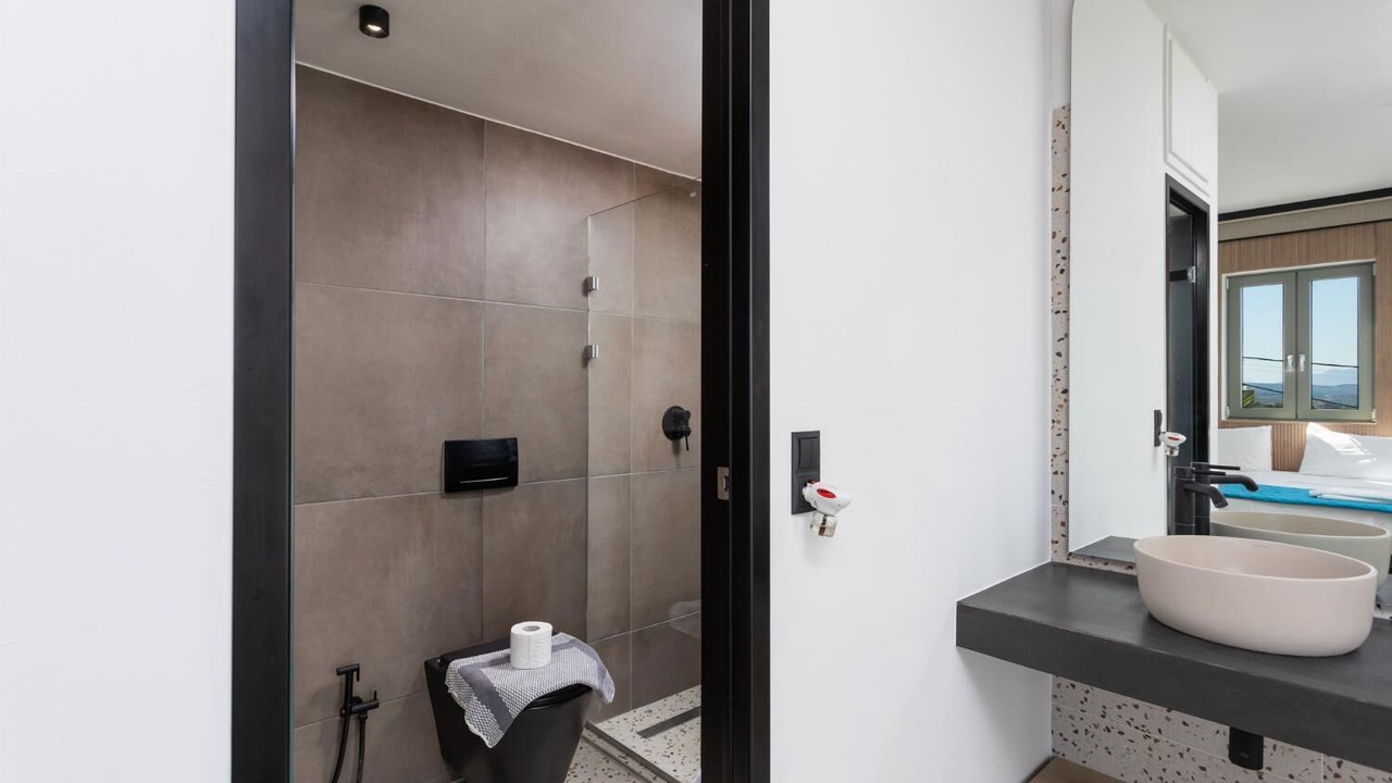 Photo of Bathroom in Maroulas