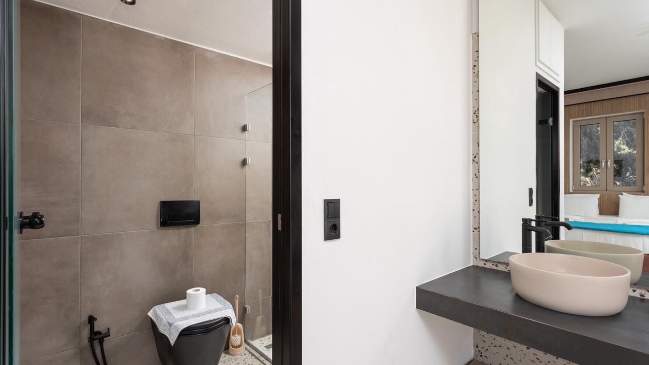 Photo of Bathroom in Maroulas