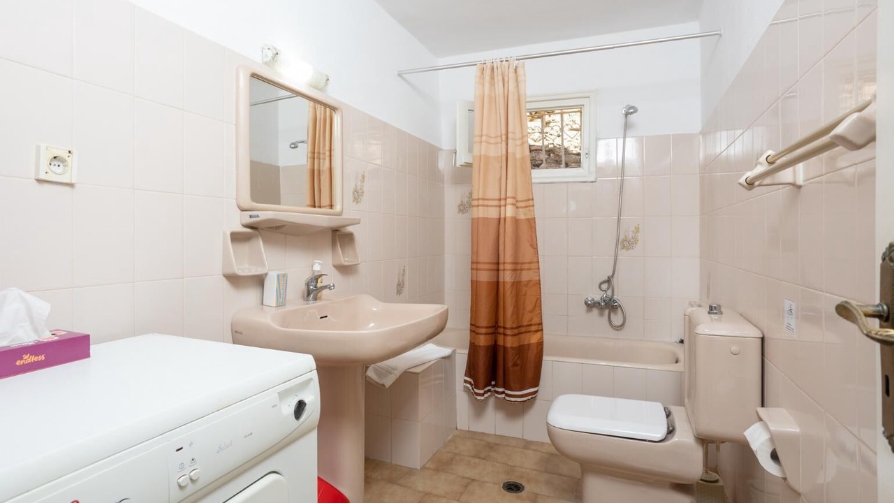 Photo of Bathroom in Barbati