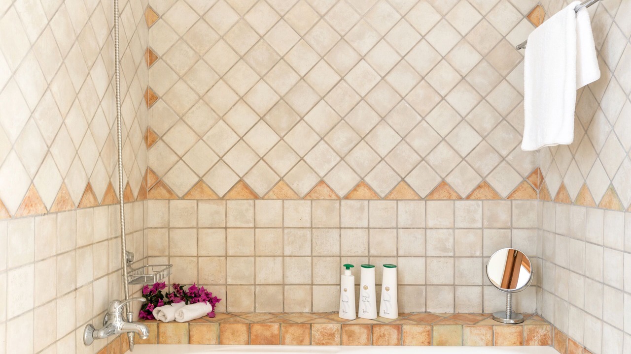 Photo of Bathroom in Petaleia