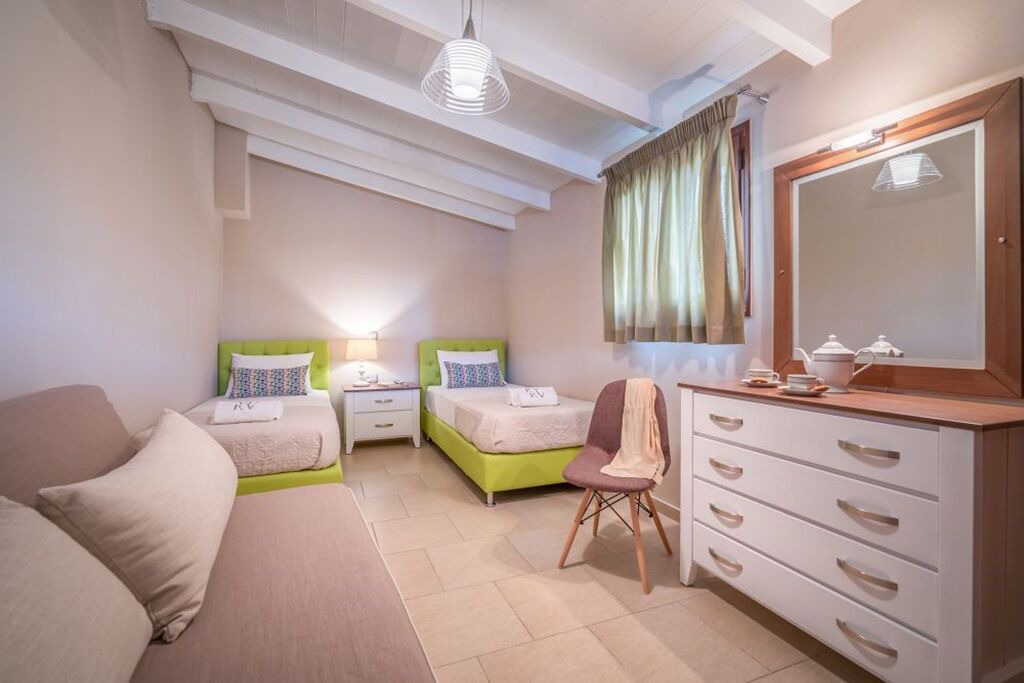 Photo of Bedroom in Neromilos