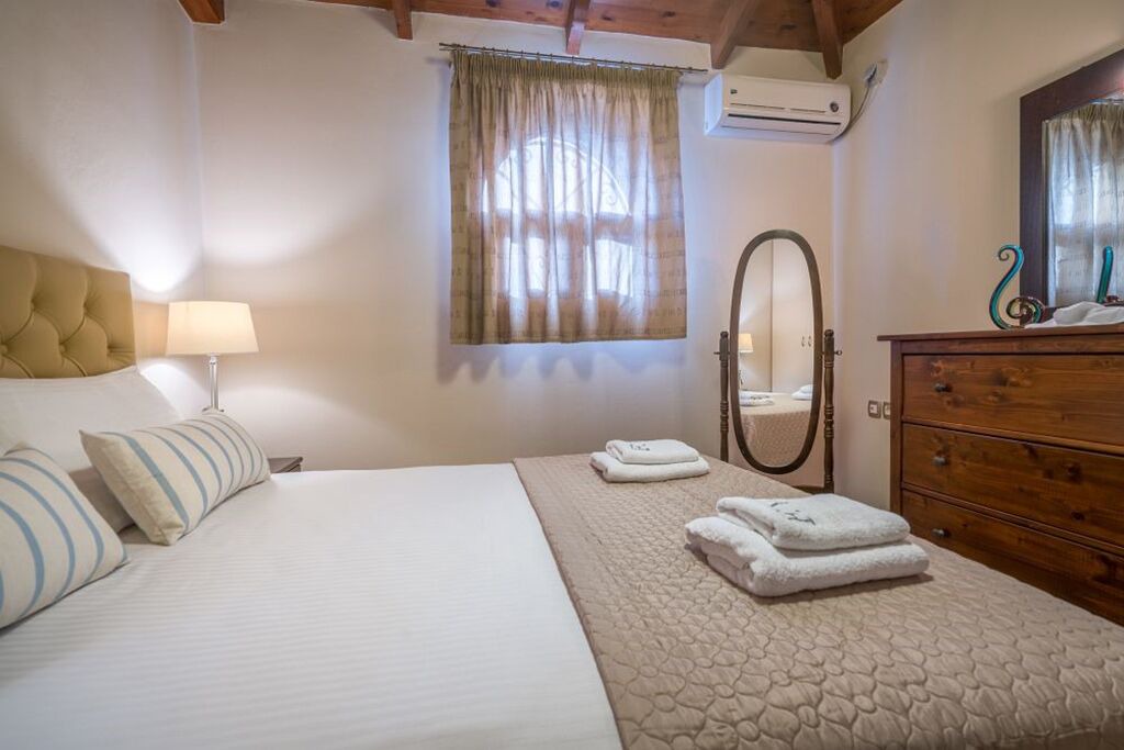 Photo of Bedroom in Neromilos