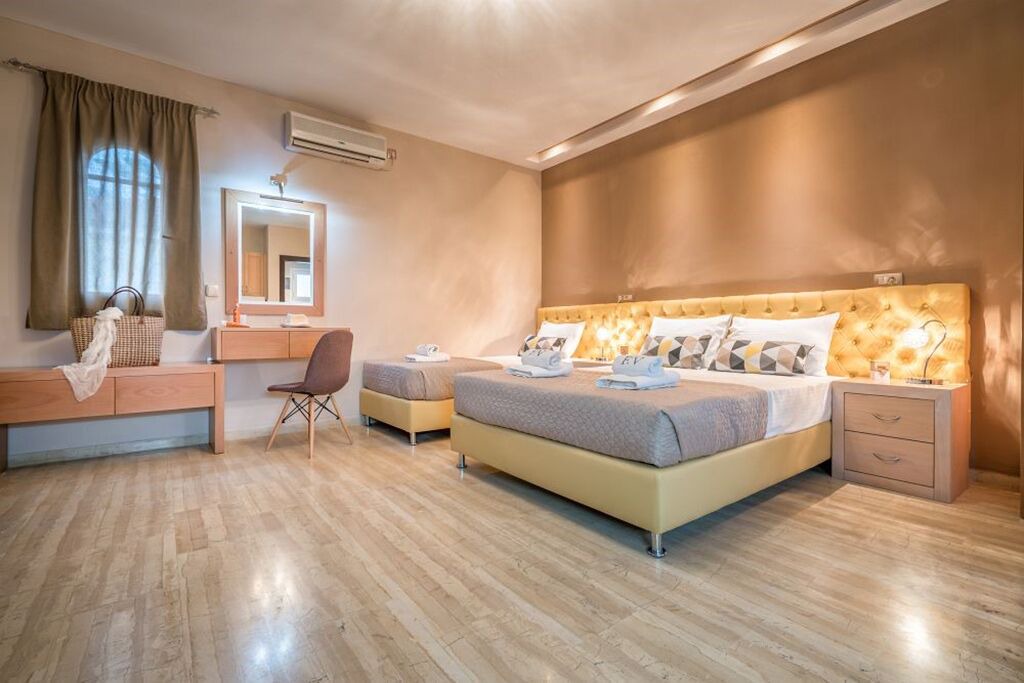 Photo of Bedroom in Neromilos