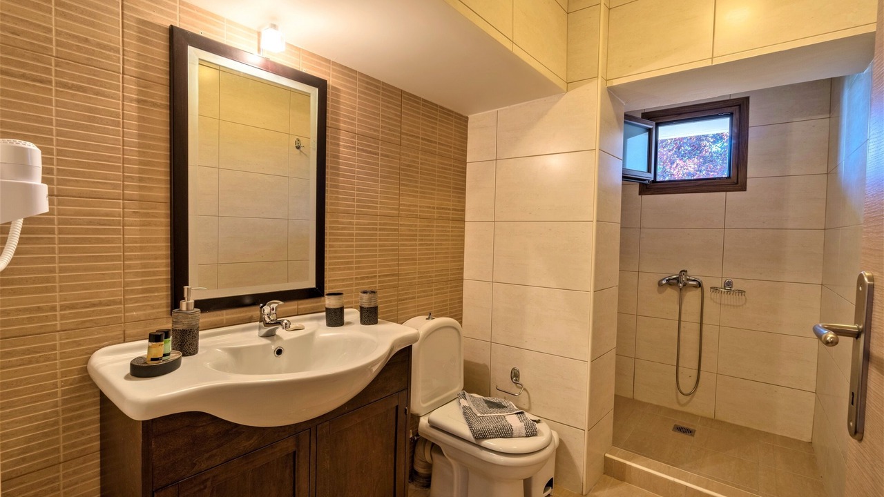 Photo of Bathroom in Kaloniktis
