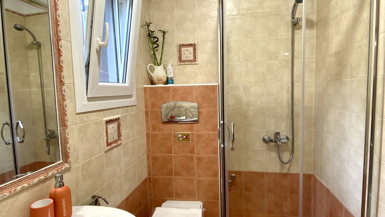 Photo of Bathroom in Pella Region