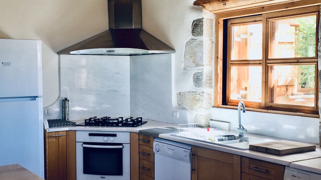 Photo of Kitchen in Samonas