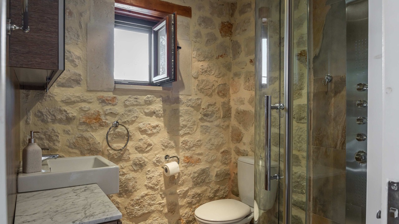 Photo of Bathroom in Monopari