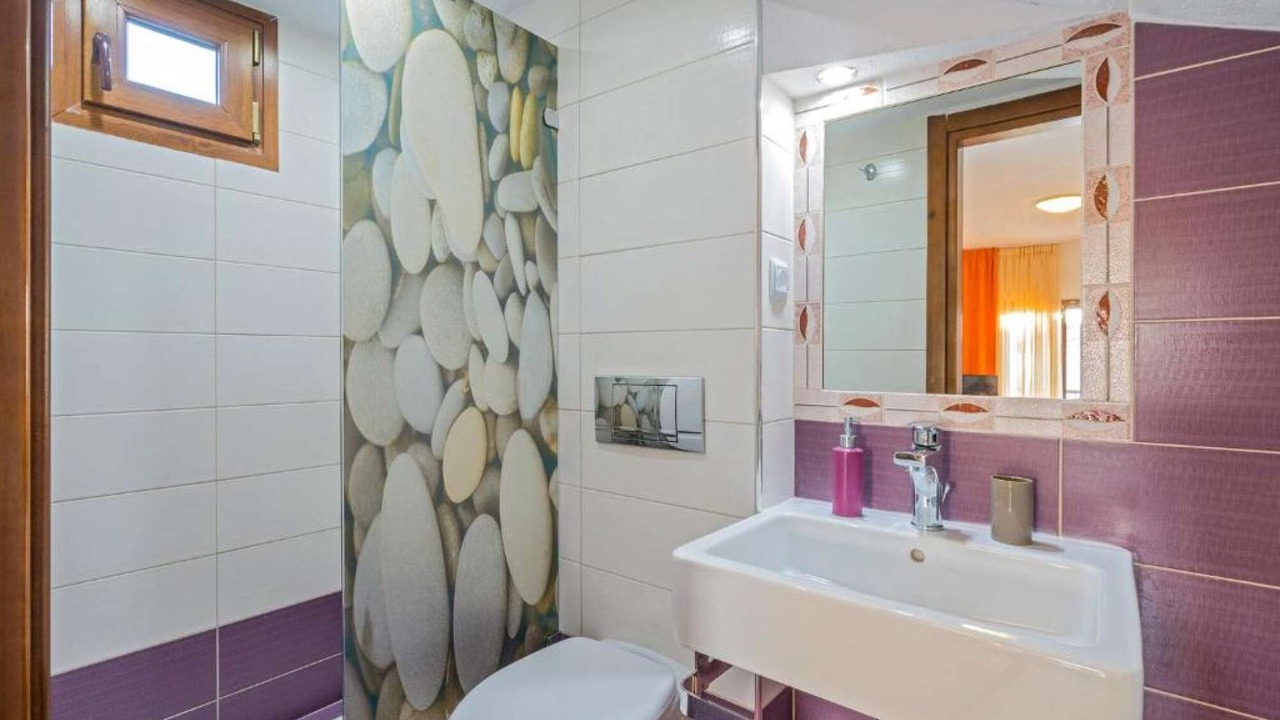 Photo of Bathroom in Polichrono