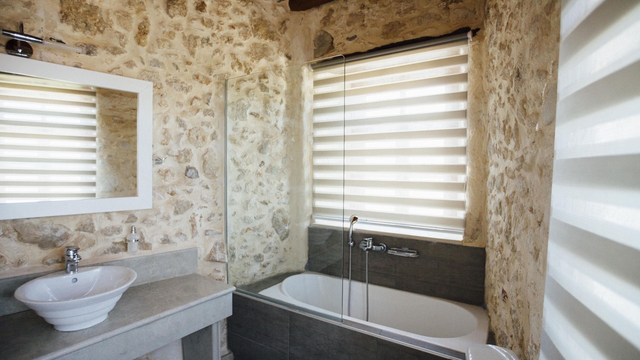 Photo of Bathroom in Maroulas