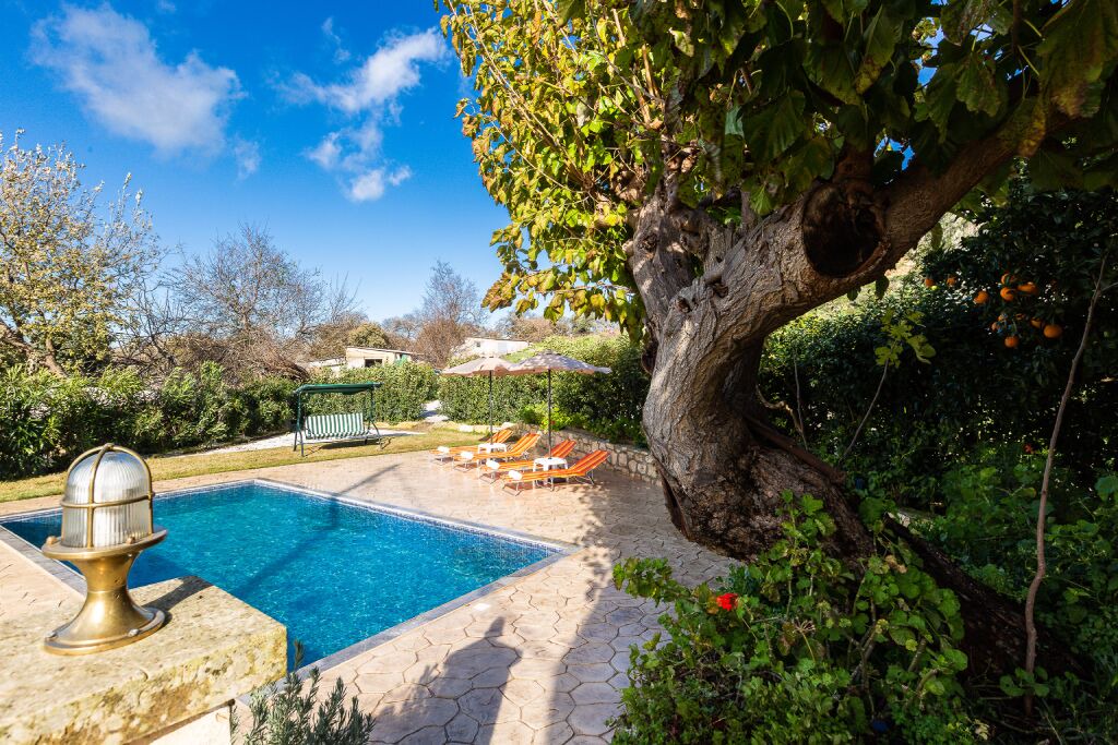Photo of Outdoor in Monopari