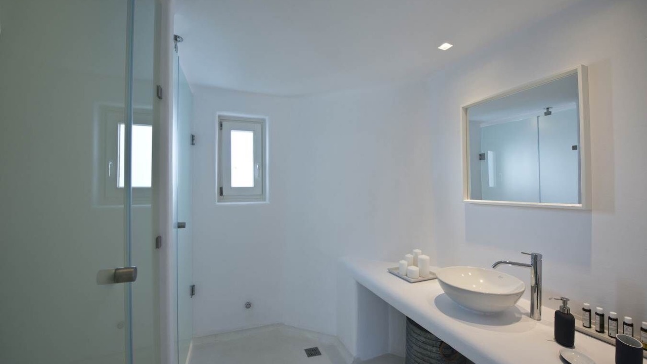 Photo of Bathroom in Tourlos