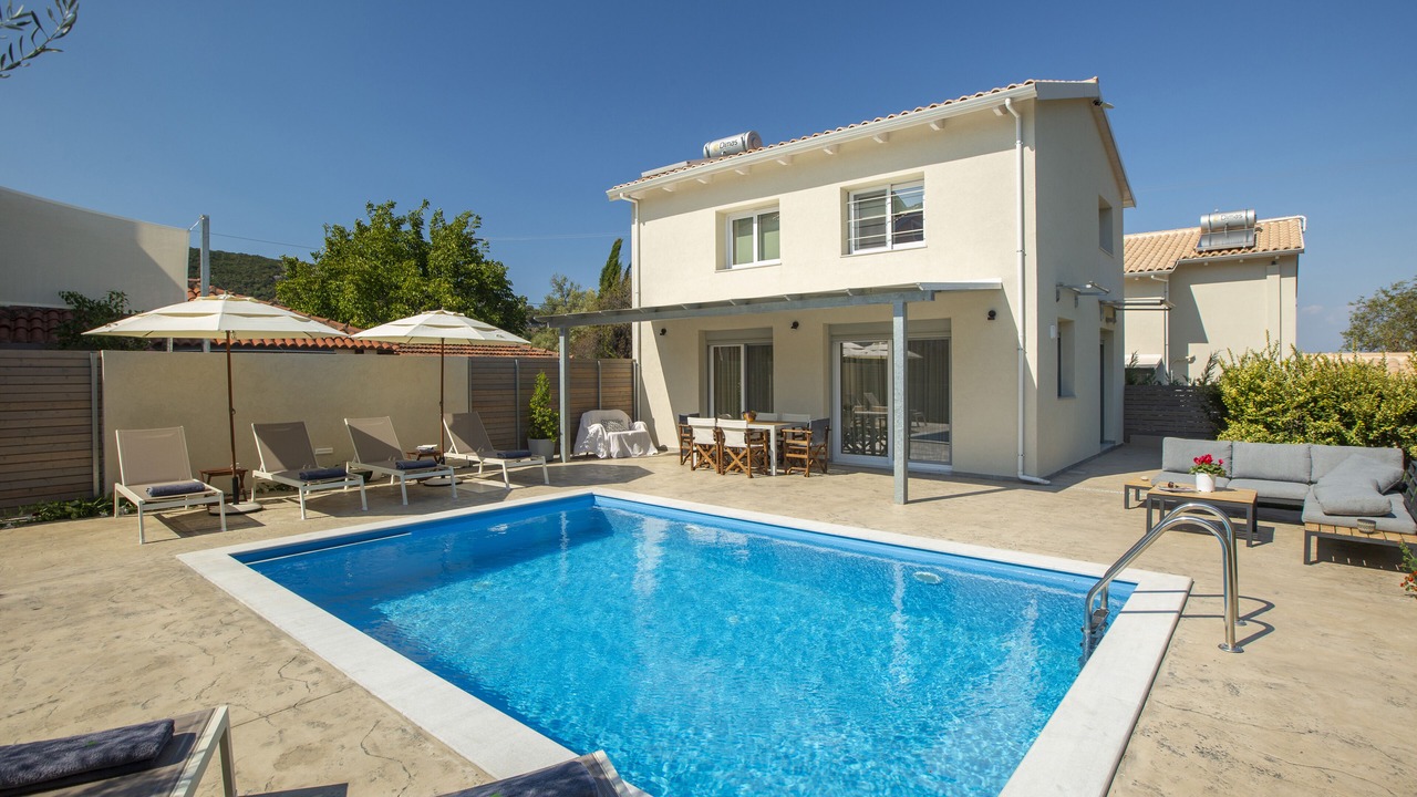 Photo of Outdoor in Apolpaina