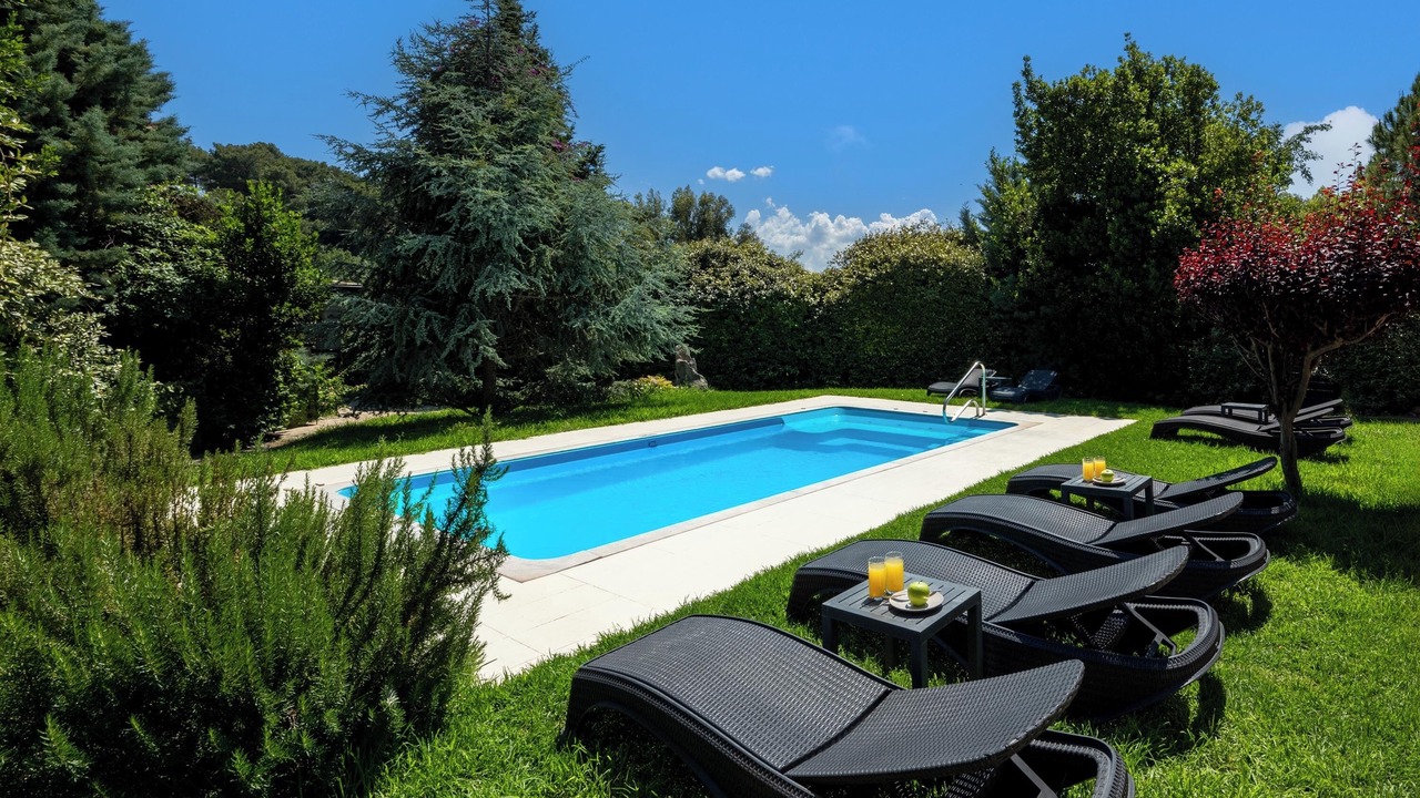 Photo of Outdoor in Ixia
