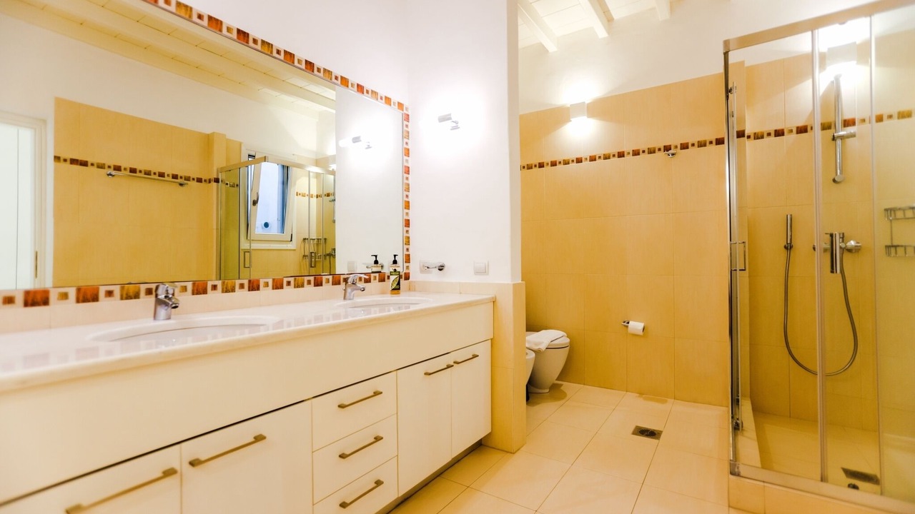 Photo of Bathroom in Kanalia