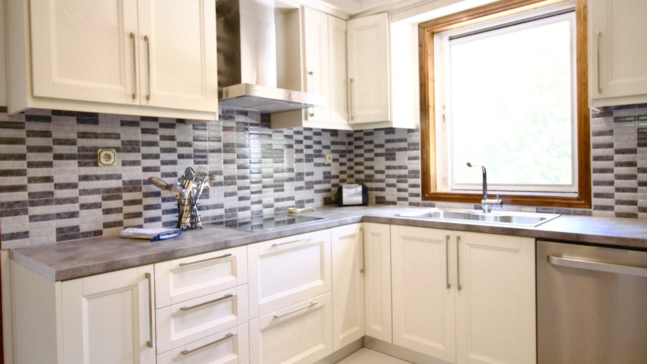 Photo of Kitchen in Neon Oitylo