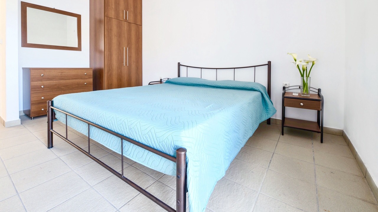 Photo of Bedroom in Neon Oitylo