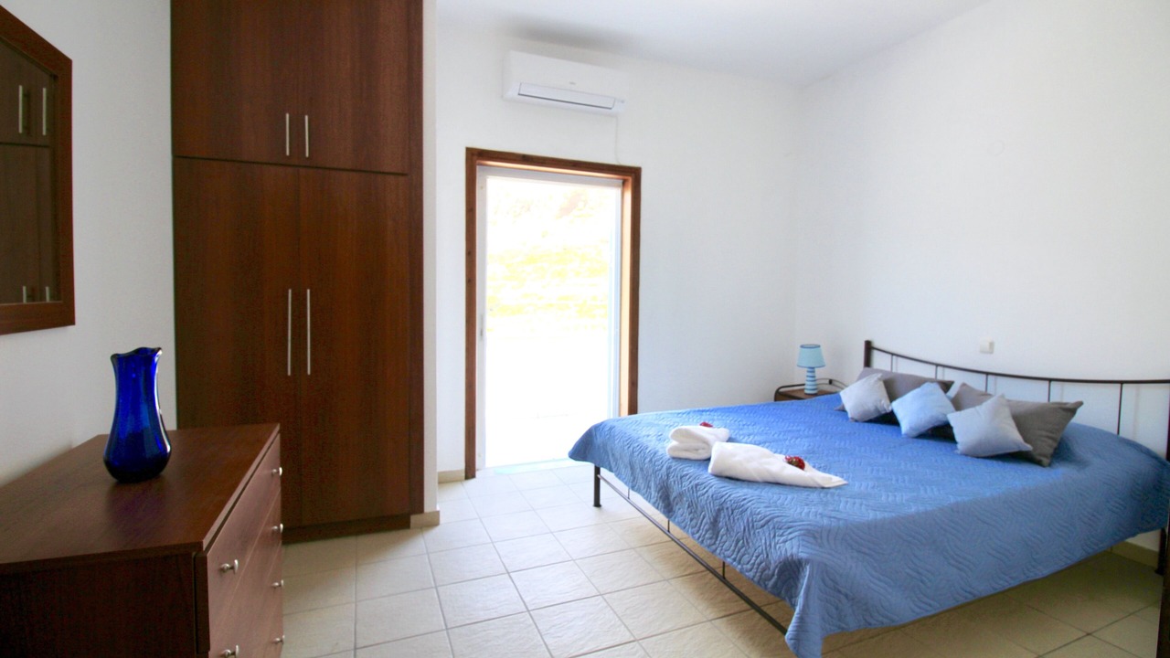 Photo of Bedroom in Neon Oitylo