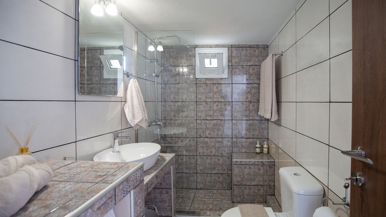 Photo of Bathroom in Makry Gialos