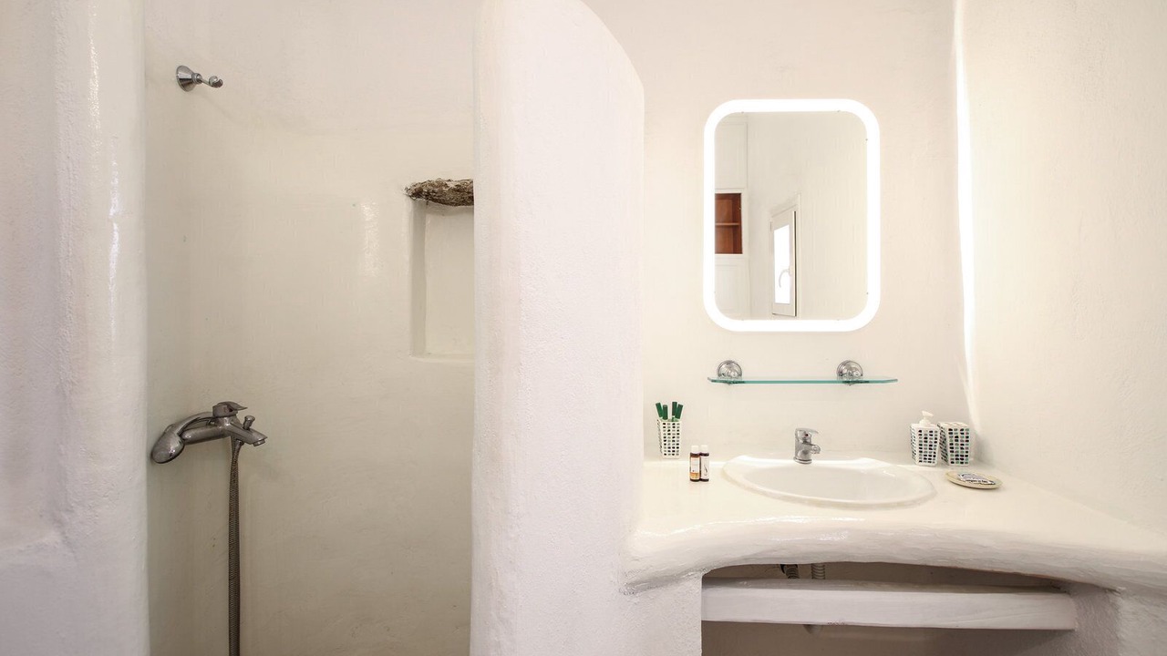 Photo of Bathroom in Plintri