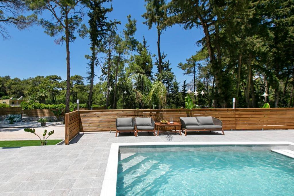 Photo of Outdoor in Ixia