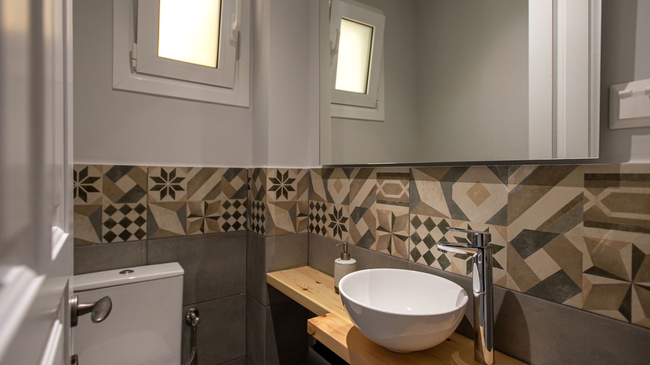 Photo of Bathroom in Peroulion