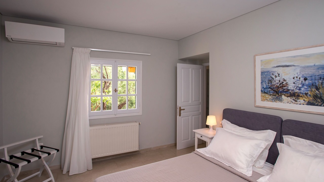 Photo of Bedroom in Peroulion
