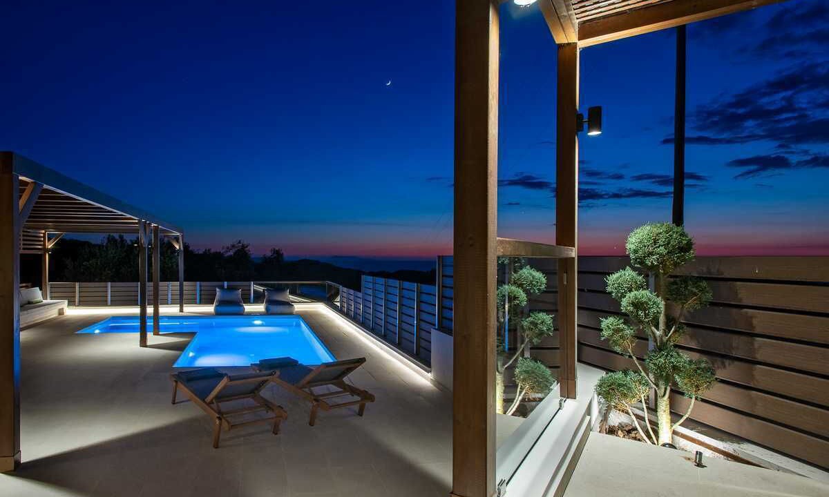 Photo of Patio Balcony in Peroulion