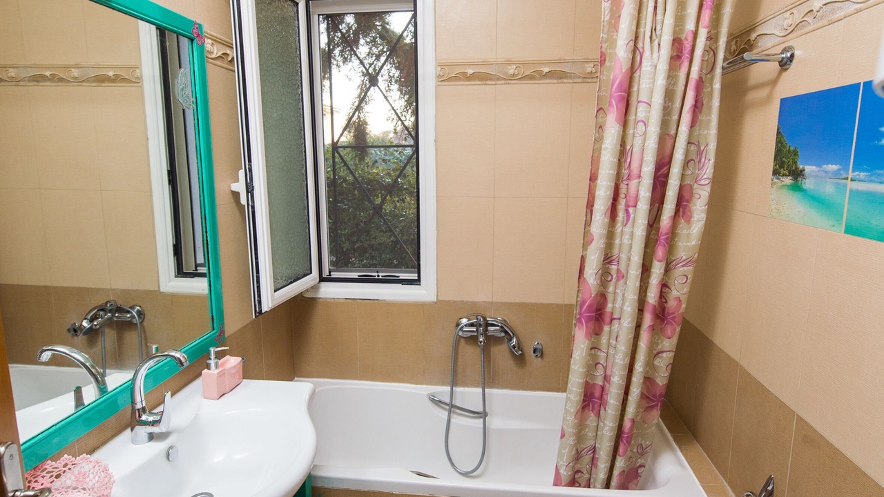Photo of Bathroom in Pella Region