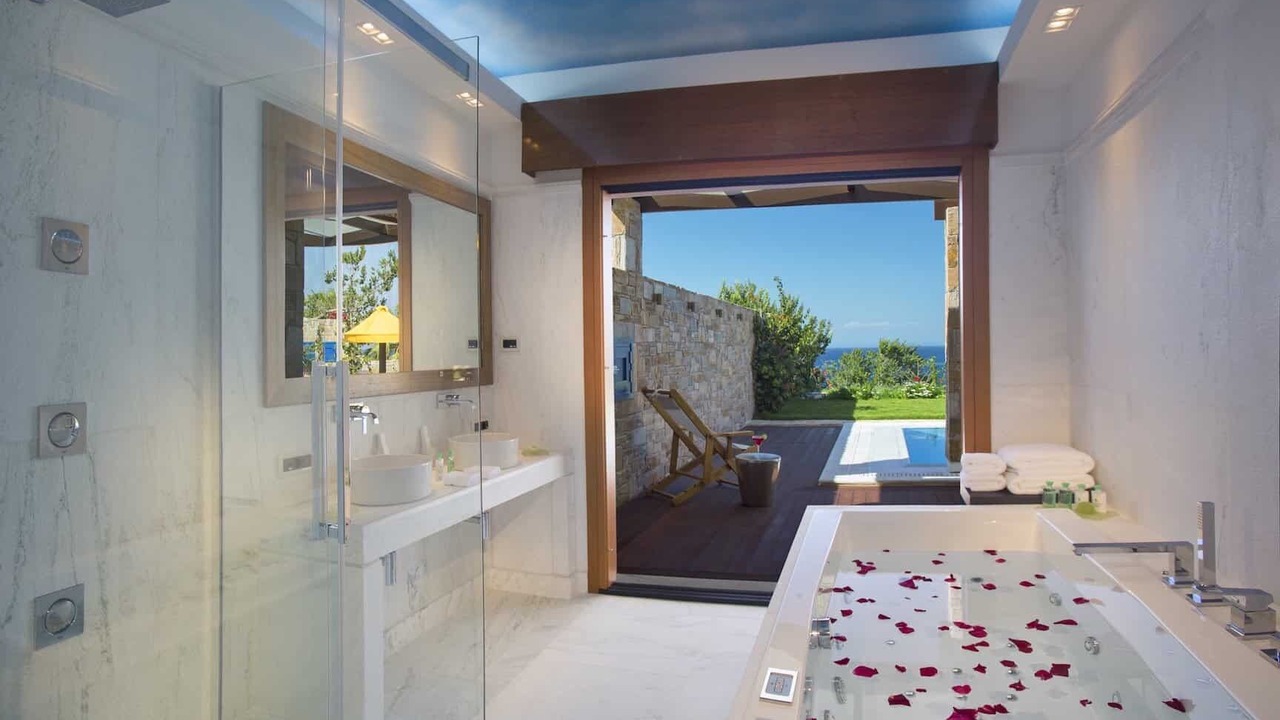 Photo of Bathroom in Neromilos
