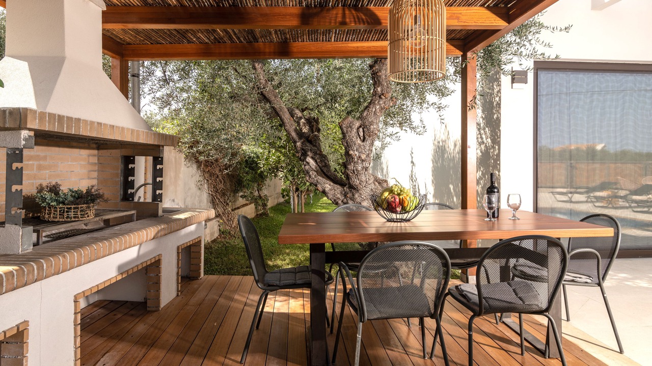 Photo of Outdoor in Neromilos