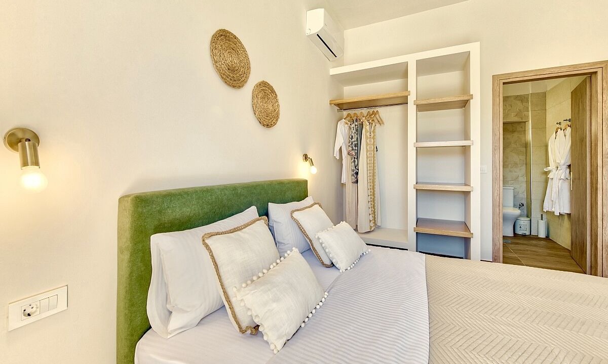 Photo of Bedroom in Pigadhakia