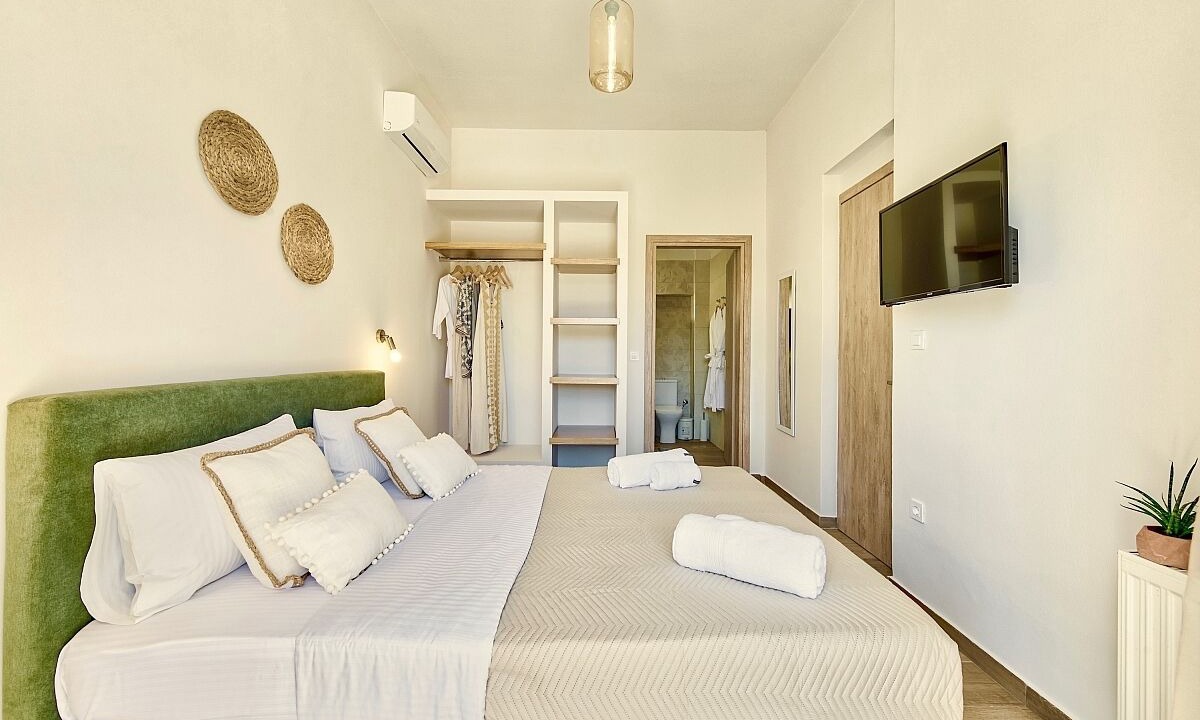 Photo of Bedroom in Pigadhakia