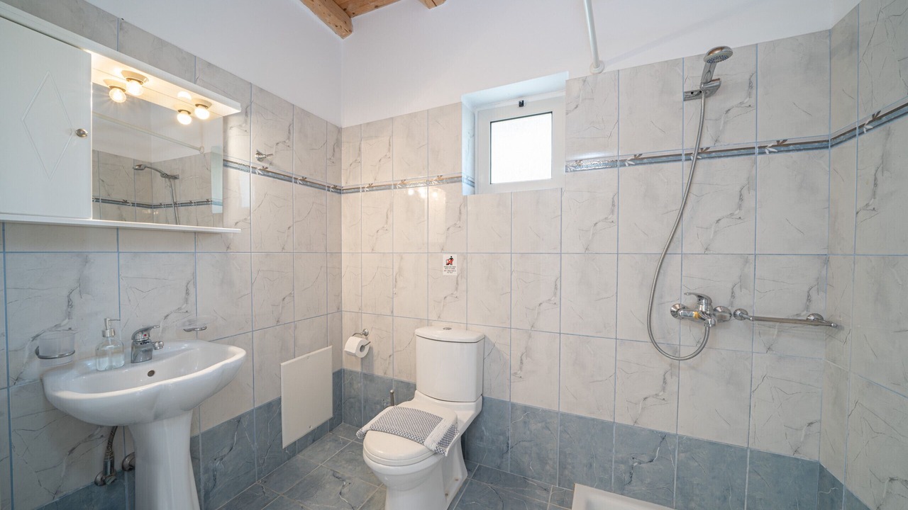Photo of Bathroom in Skala