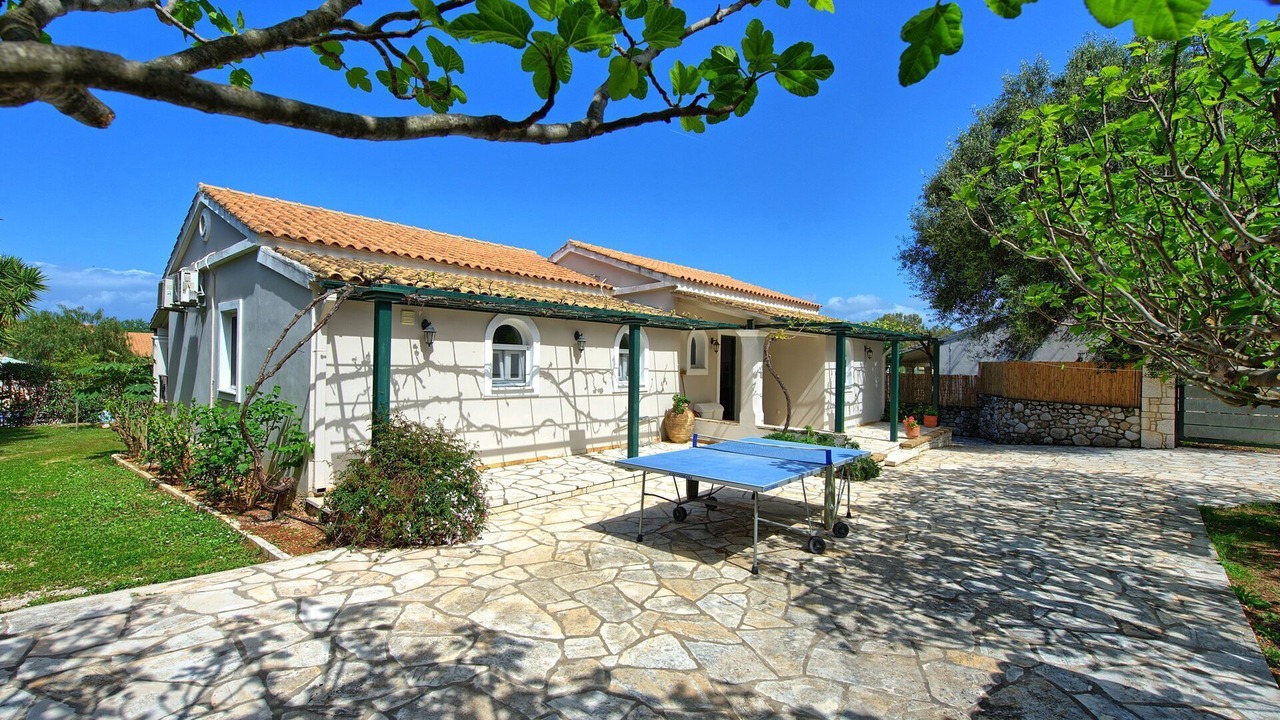 Photo of Outdoor in Petaleia