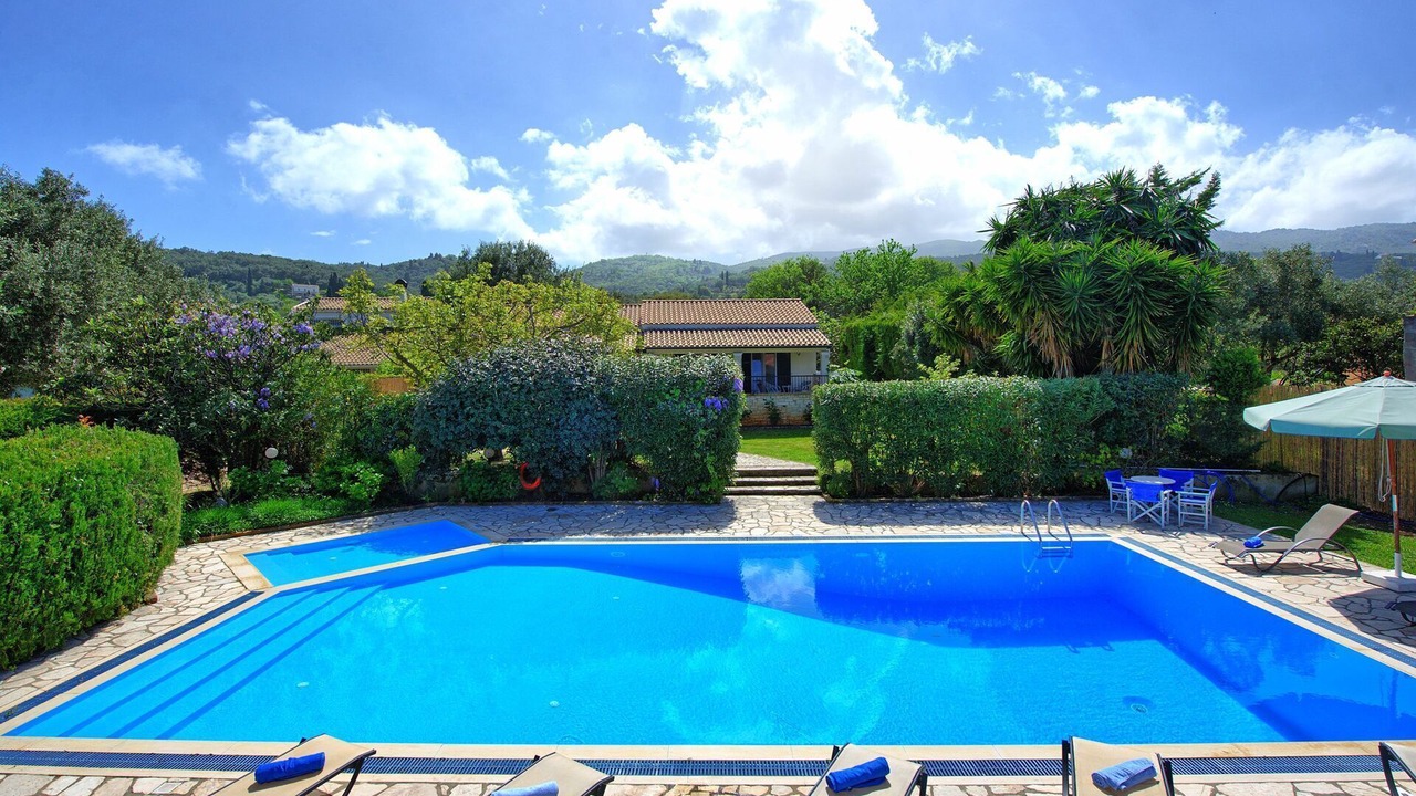 Photo of Outdoor in Petaleia
