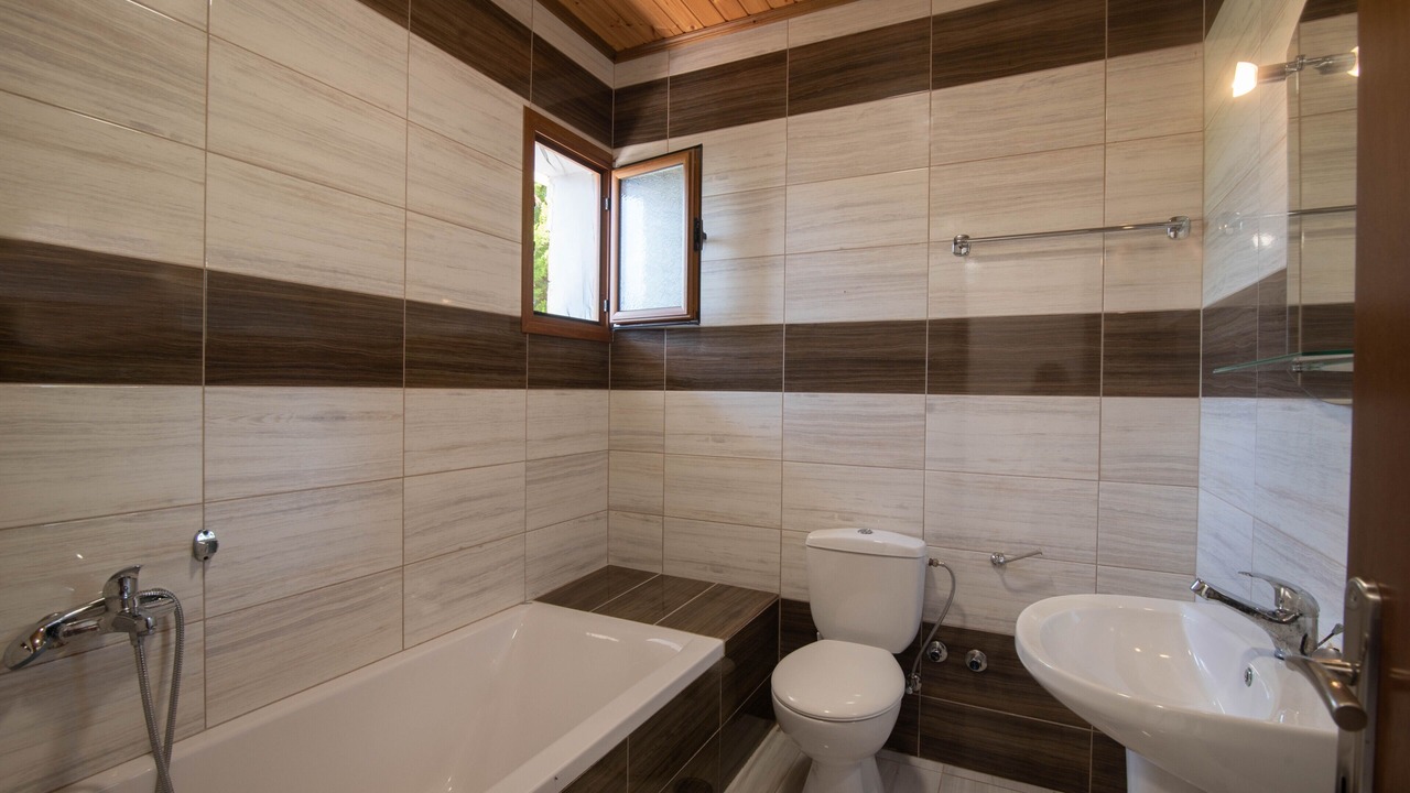 Photo of Bathroom in Arillas