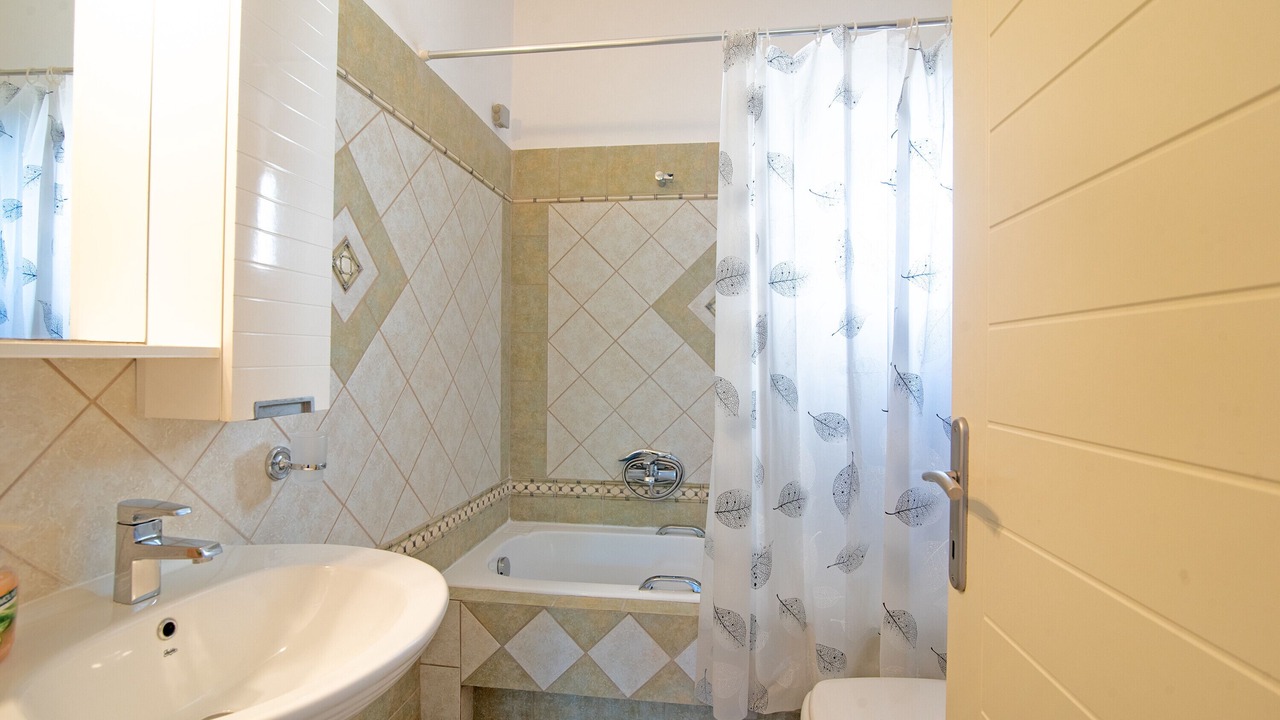 Photo of Bathroom in Messonghi