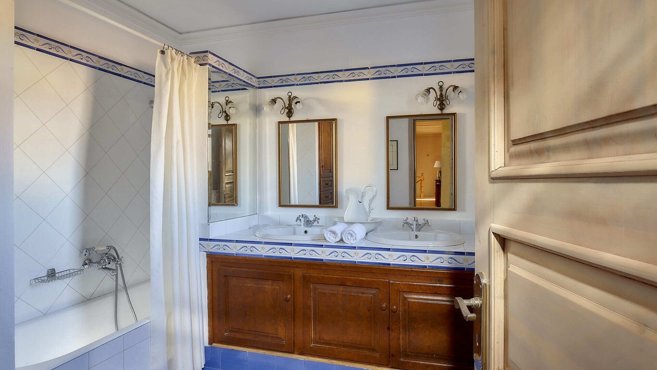 Photo of Bathroom in Dhafnes
