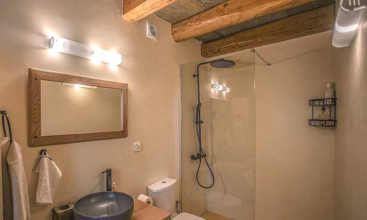 Photo of Bathroom in Paleopolis