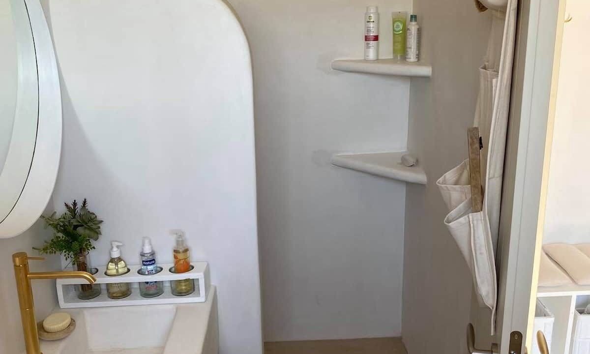 Photo of Bathroom in Paleopolis