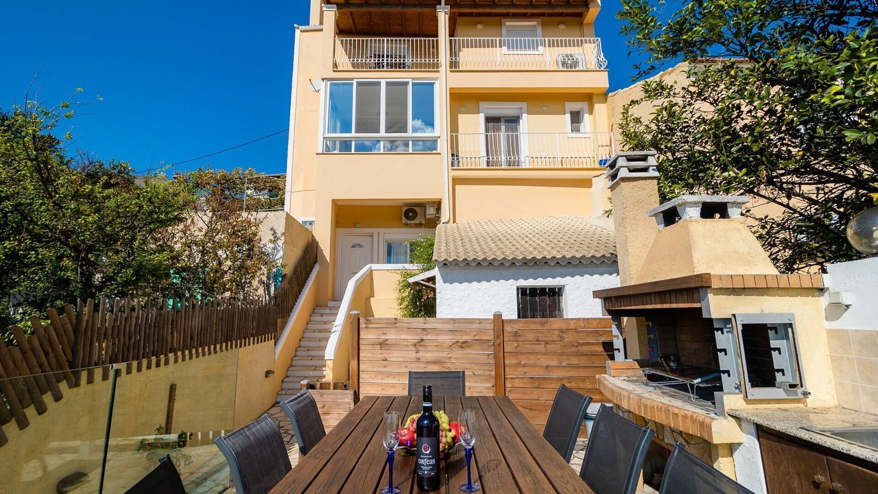 Photo of Patio Balcony in Esperion