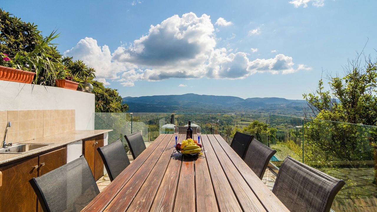Photo of Patio Balcony in Esperion